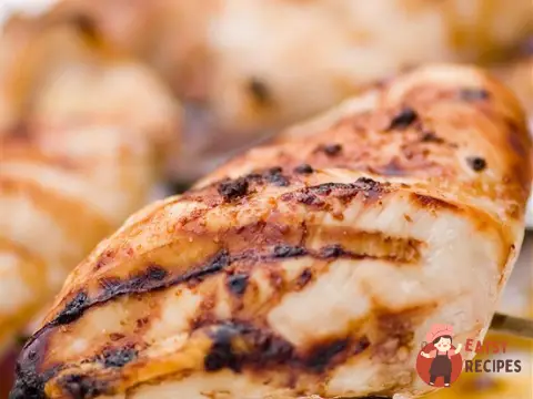 Мариновані курячі грудки з лимоном, куміном та розмарином на грилі