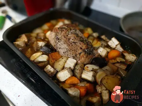 Запечений свинячий окіст з овочами