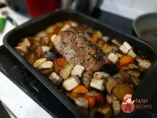 Запечений свинячий окіст з овочами