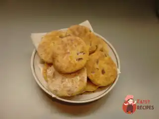 Домашнє печиво з беконом та сиром