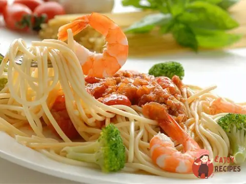 Локшина з морепродуктами та шафраном