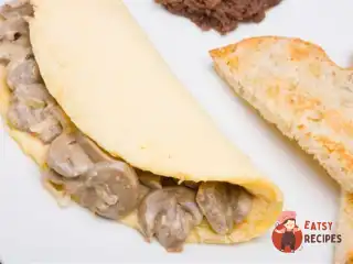 Омлет із грибним соусом