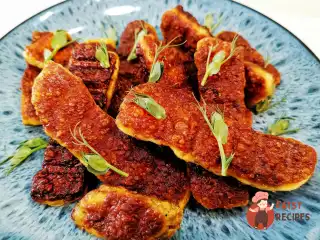 Халумі з каррі на сковороді
