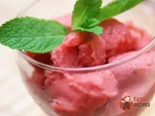 Ананасово-полуничне морозиво