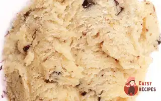 Морозиво З Карамелізованим Бананом, Шоколадною Крихтою Та Шматочками Бананового Кексу