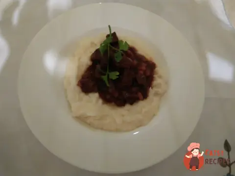Телячі щоки у пиві