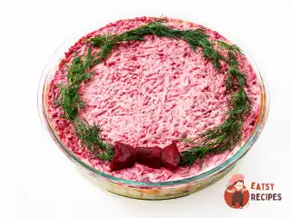 Оселедець під шубою з яйцем