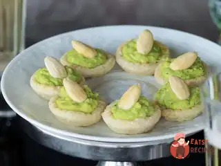 Тарталетки з салатом з цісарки та каррі