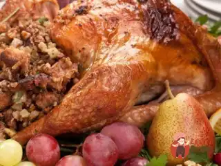 Начинка для новорічного птаха з каштанами, чорносливом та селерою