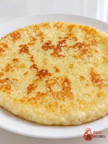 Сирний корж із сиром на сковороді