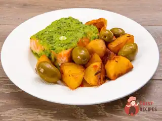 Філе сьомги з базиліком, оливками та картоплею