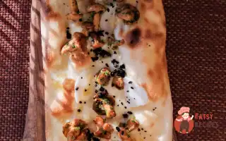 Коржик Лахмаджун З Лисичками