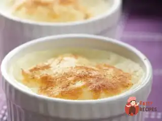 Манний пудинг із яблуками