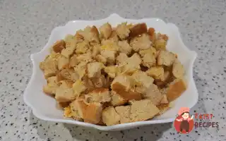Сухарікі З Білого Хліба З Твердим Сиром, Запеченим У Духовці