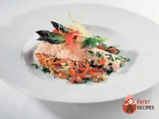 Норвезька сьомга на пару з овочами та томатно-кріповим соусом