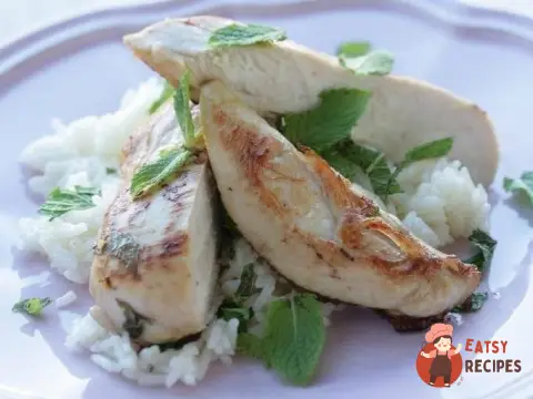Курка з рисом та м'ятним соусом