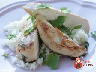 Курка з рисом та м'ятним соусом