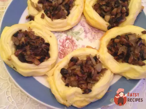 Картопляні кошики з грибами