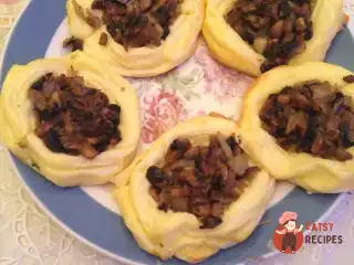 Картопляні кошики з грибами
