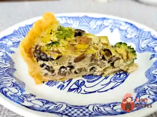 Кіш з брокколі та грибами