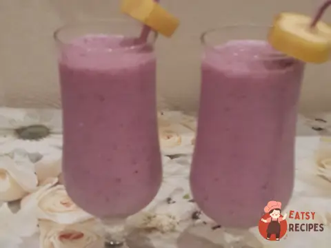 Молочний коктейль із чорною смородиною