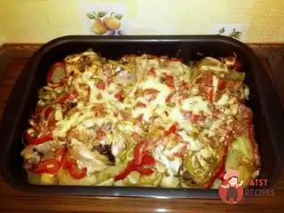 Запечена курка у вершковому соусі з овочами та картоплею