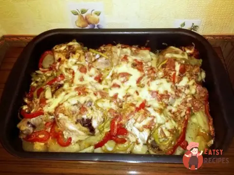 Запечена курка у вершковому соусі з овочами та картоплею