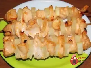 Курячі шашлики з ананасами в духовці