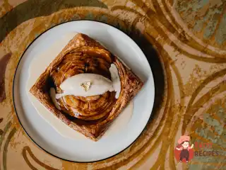 Яблучний тарт із золотом