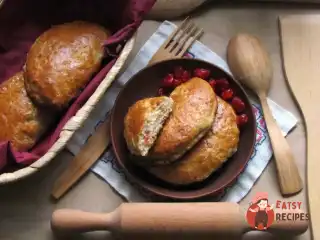 Пісочні пиріжки з сиром та вишнею