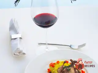 Перепілки конфі з картопляним пюре та глазурованою морквою