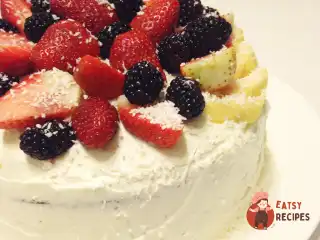 Бісквітний торт із кремом із сирного сиру