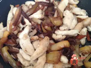 Курка з овочами у східному стилі