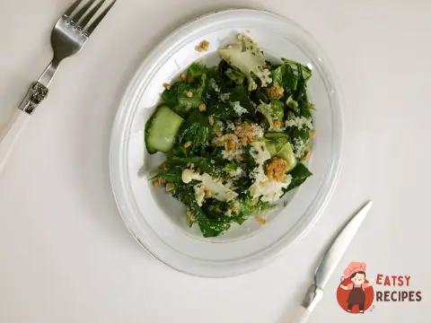 Зелений салат з соусом шисо