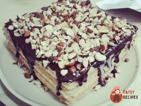 Вафельний торт з горіхами та кокосом