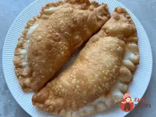 Чебуреки з індичкою