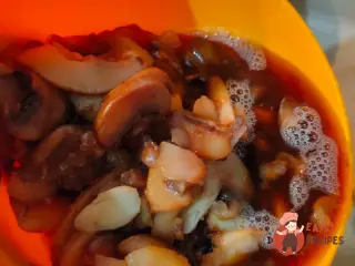Крок 10: Курка з грибами та шпинатом