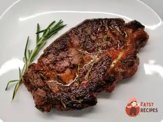 Стейк рибай на сковороді