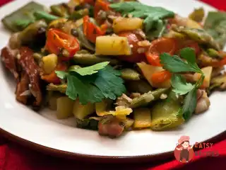 Сочевиця з овочами та беконом