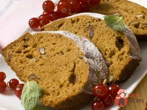 Медовий кекс з горіхами в мультиварці