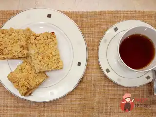 Тертий пиріг із фруктами