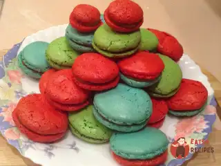 Французьке мигдальне печиво макаронів (Les macarons)