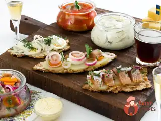 SOS: оселедець, сир та снапс