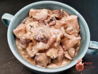 Фрікас з куркою та грибами