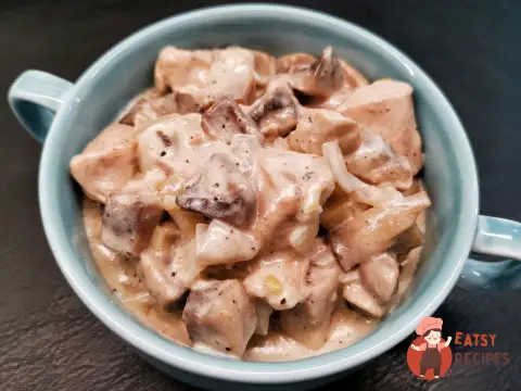Фрікас з куркою та грибами