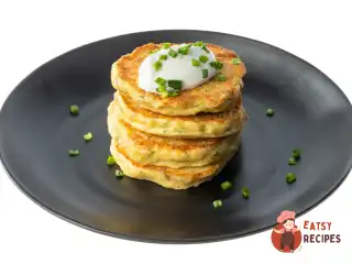 Панкейки з кореня селери з сиром і копченим стегенцем