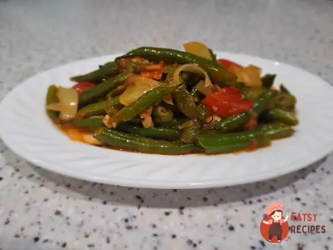 Стручкова квасоля на сковороді
