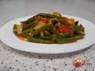 Стручкова квасоля на сковороді