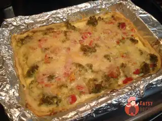 Кіш з брокколі та томатами