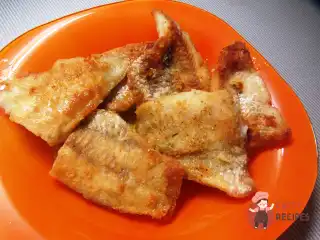 Хек, смажений у борошні